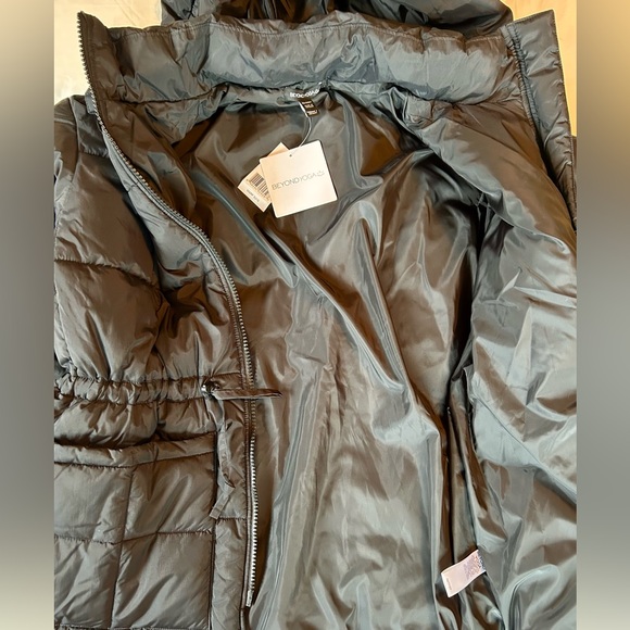 Beyond Yoga Black Puffer Jacket - Picture 9 of 11